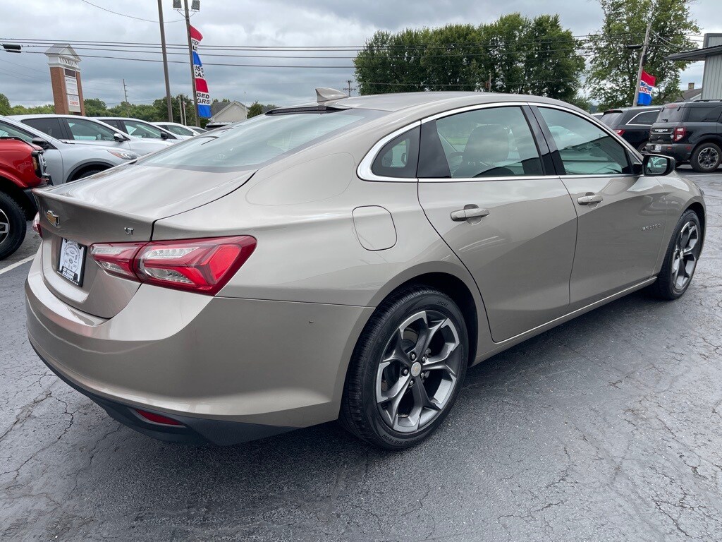 2022 Chevrolet Malibu 1LT photo 2