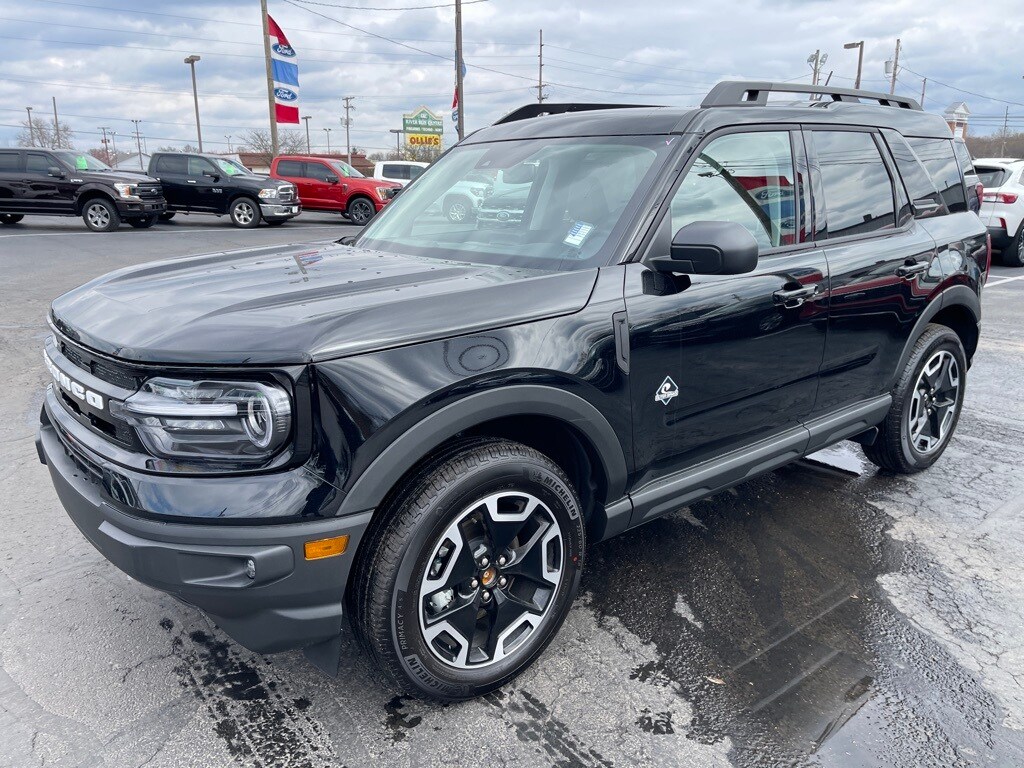 2024 Ford Bronco Sport Outer Banks photo 2