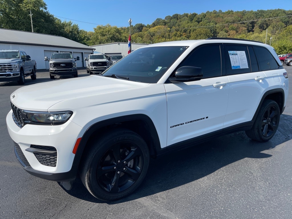Used 2023 Jeep Grand Cherokee Altitude SUV