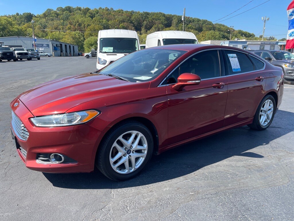 2014 Ford Fusion SE photo 2