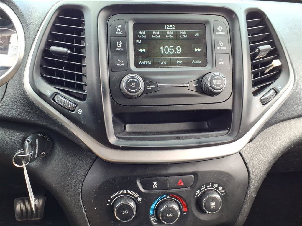 2015 Jeep Cherokee Sport - Photo 15