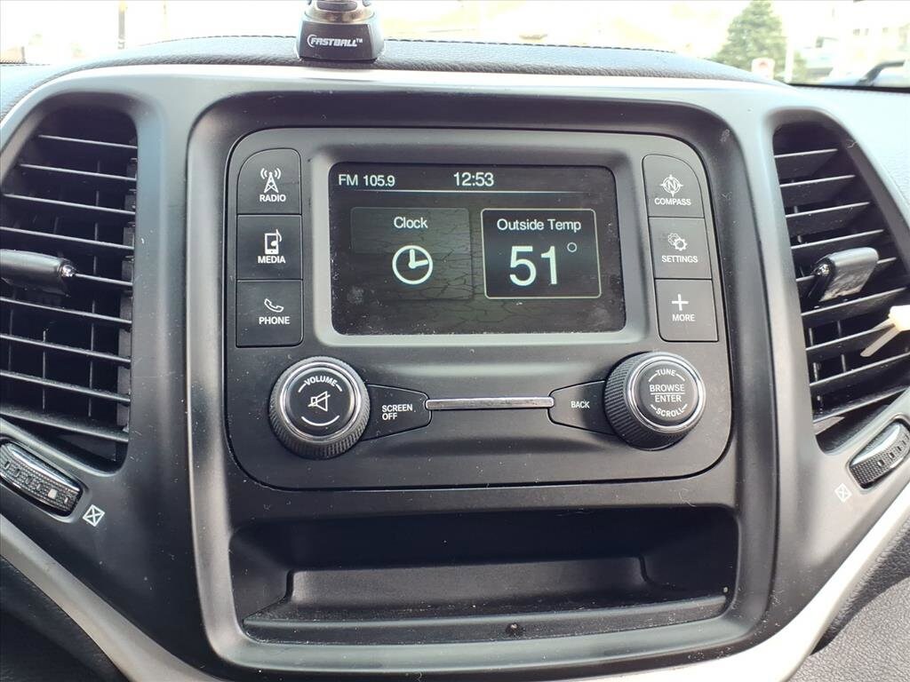 2015 Jeep Cherokee Sport - Photo 18