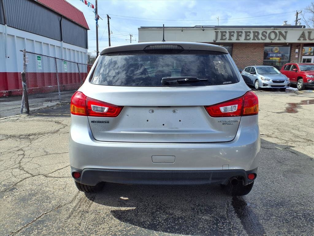 Used 2015 Mitsubishi Outlander Sport ES SUV
