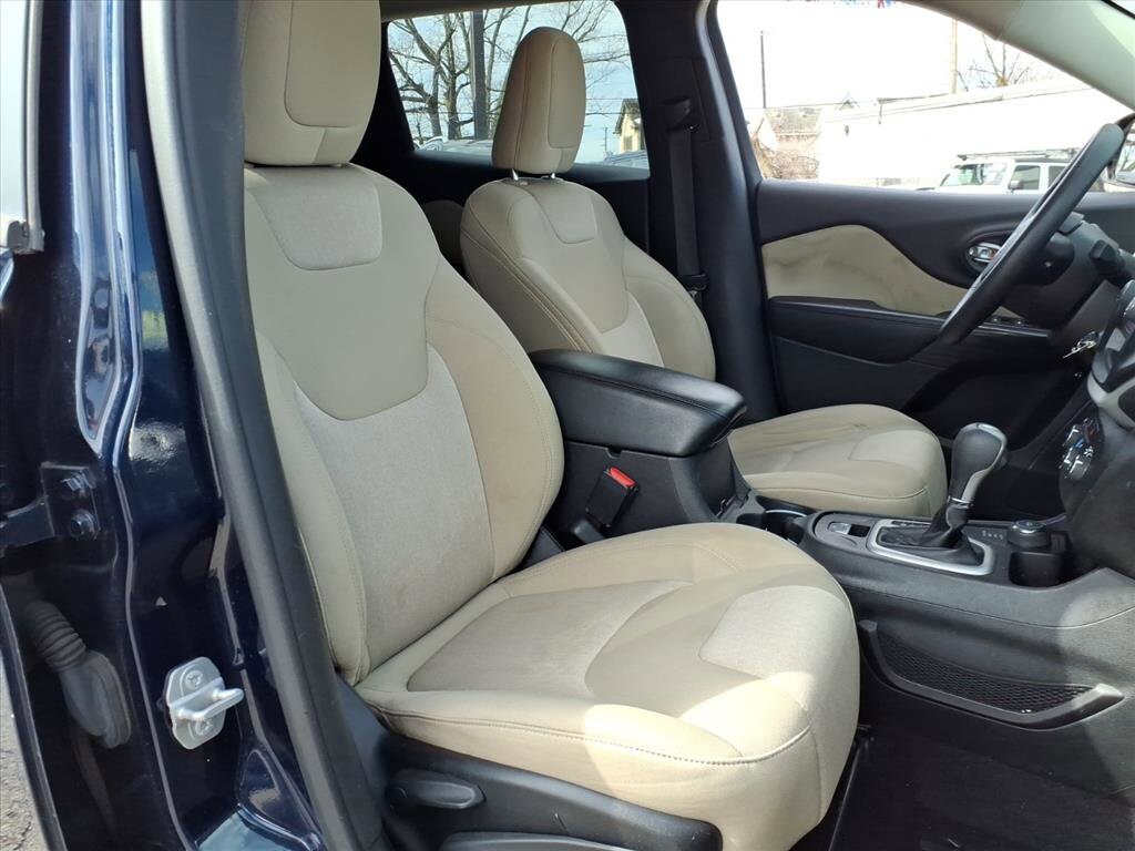 2015 Jeep Cherokee Sport - Photo 9