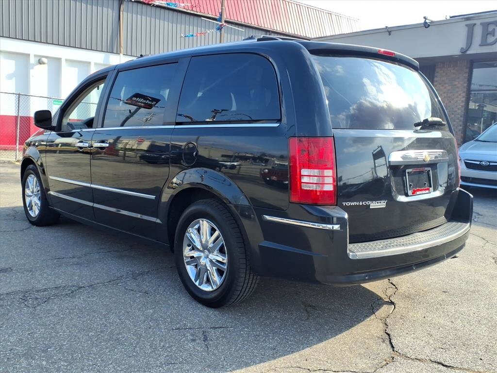 Used 2008 Chrysler Town & Country Limited Van