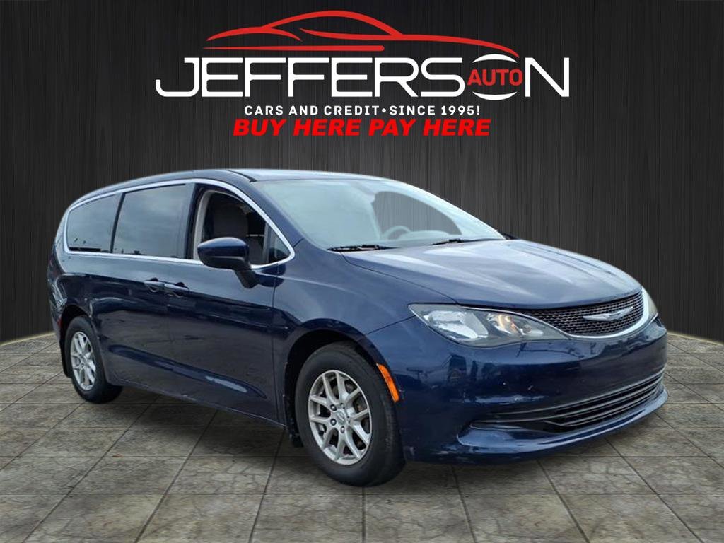 2017 Chrysler Pacifica LX's photo