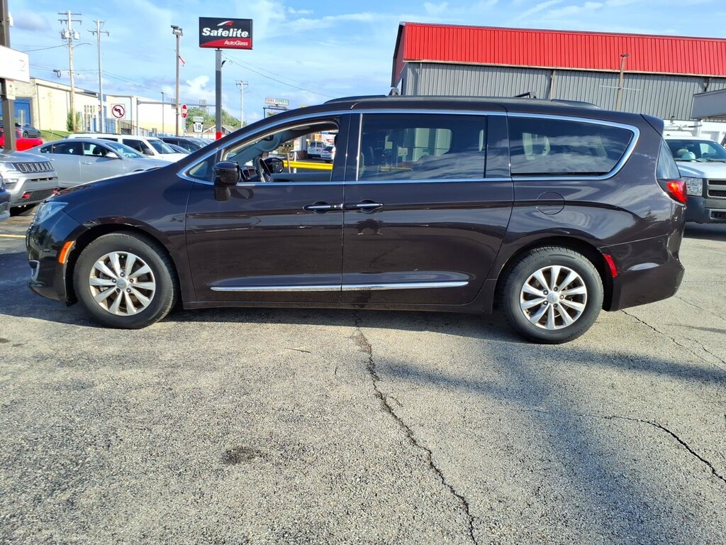 Used 2017 Chrysler Pacifica Touring-L Van