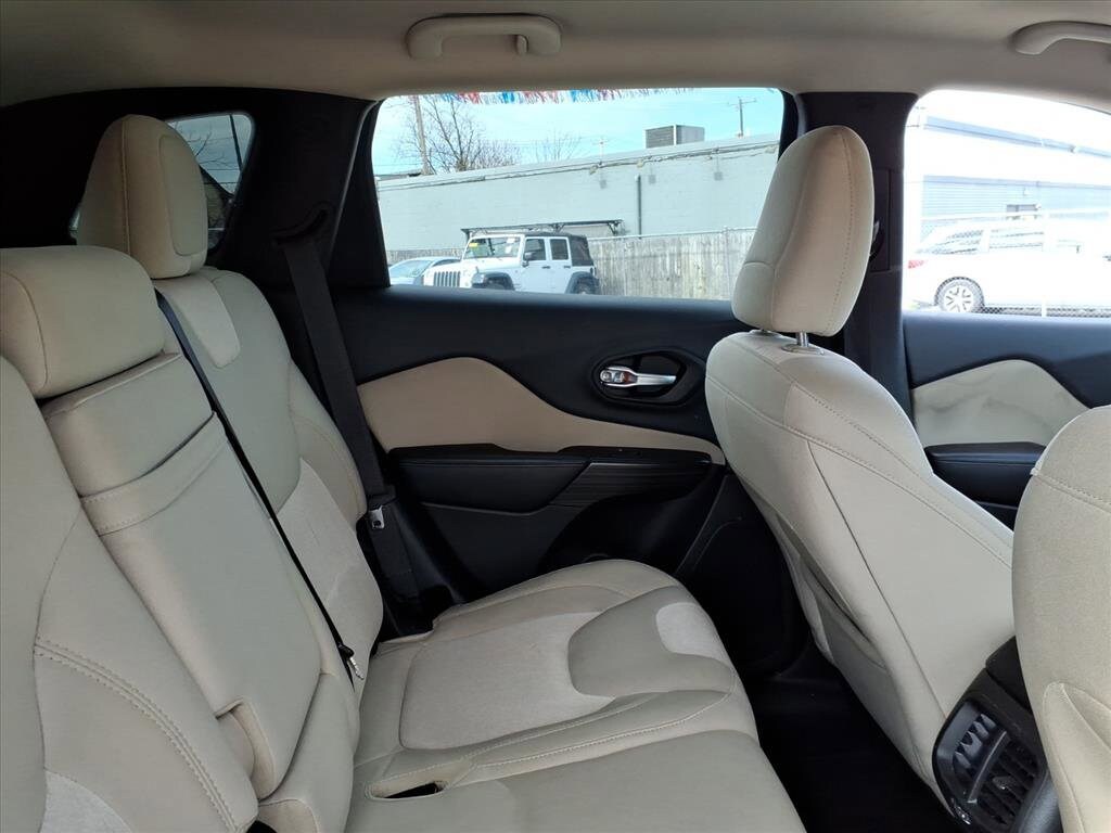 2015 Jeep Cherokee Sport - Photo 10