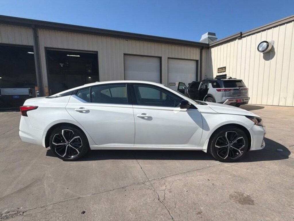 Used 2025 Nissan Altima SR Sedan