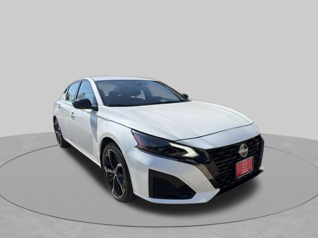 Used 2025 Nissan Altima SR Sedan