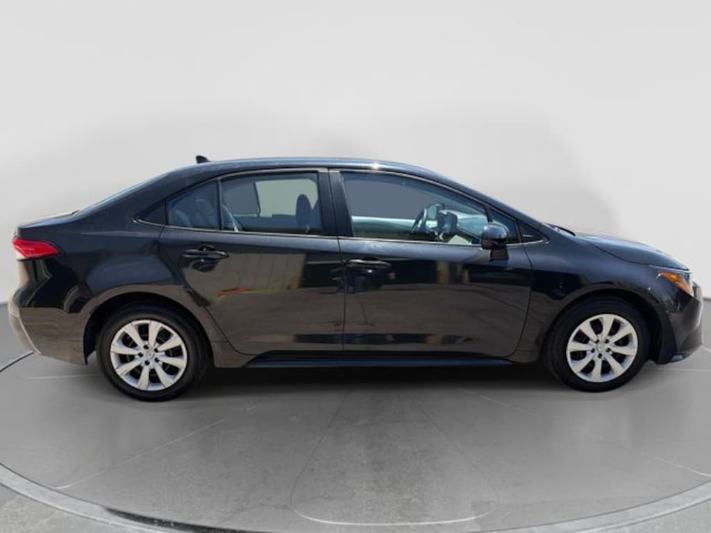 Used 2022 Toyota Corolla LE Sedan