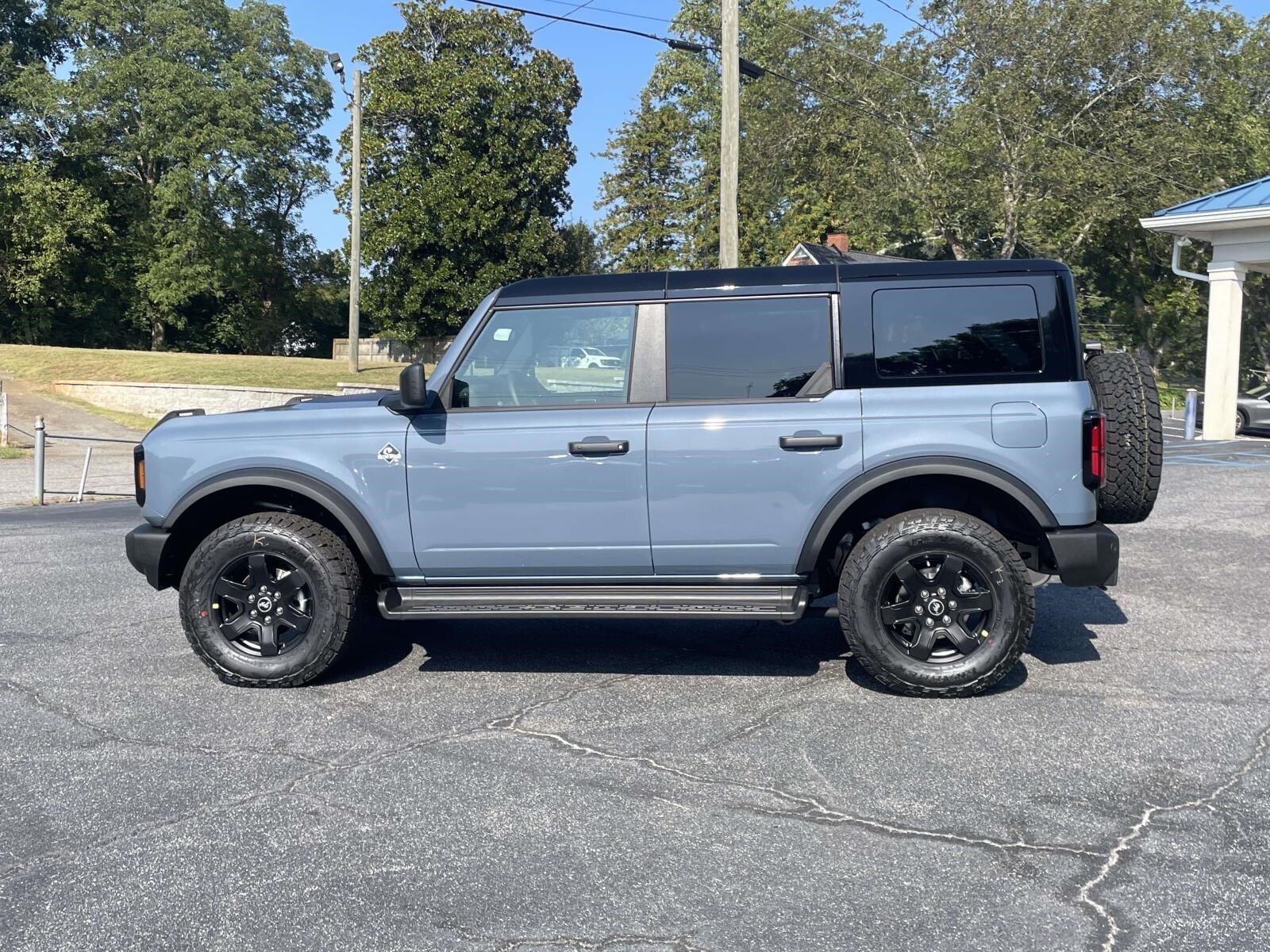 2025 Ford Bronco Outer Banks photo 2