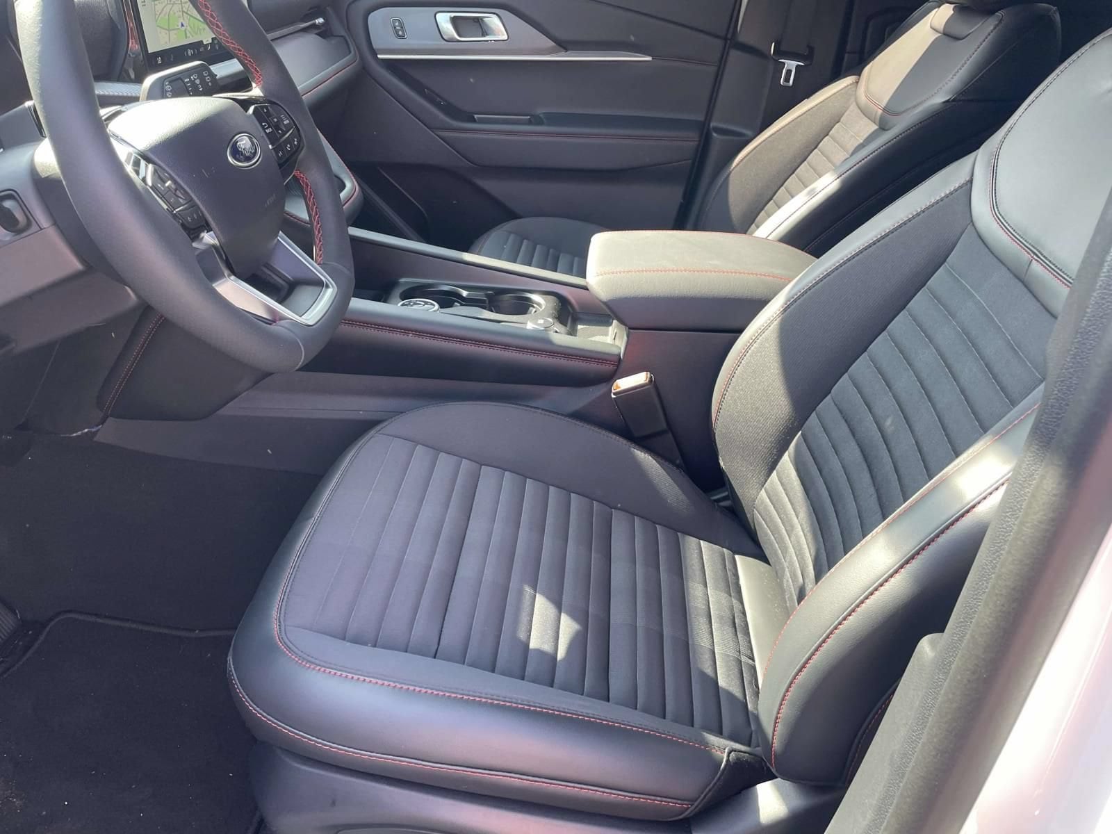2026 Ford Explorer ST-Line - Photo 9