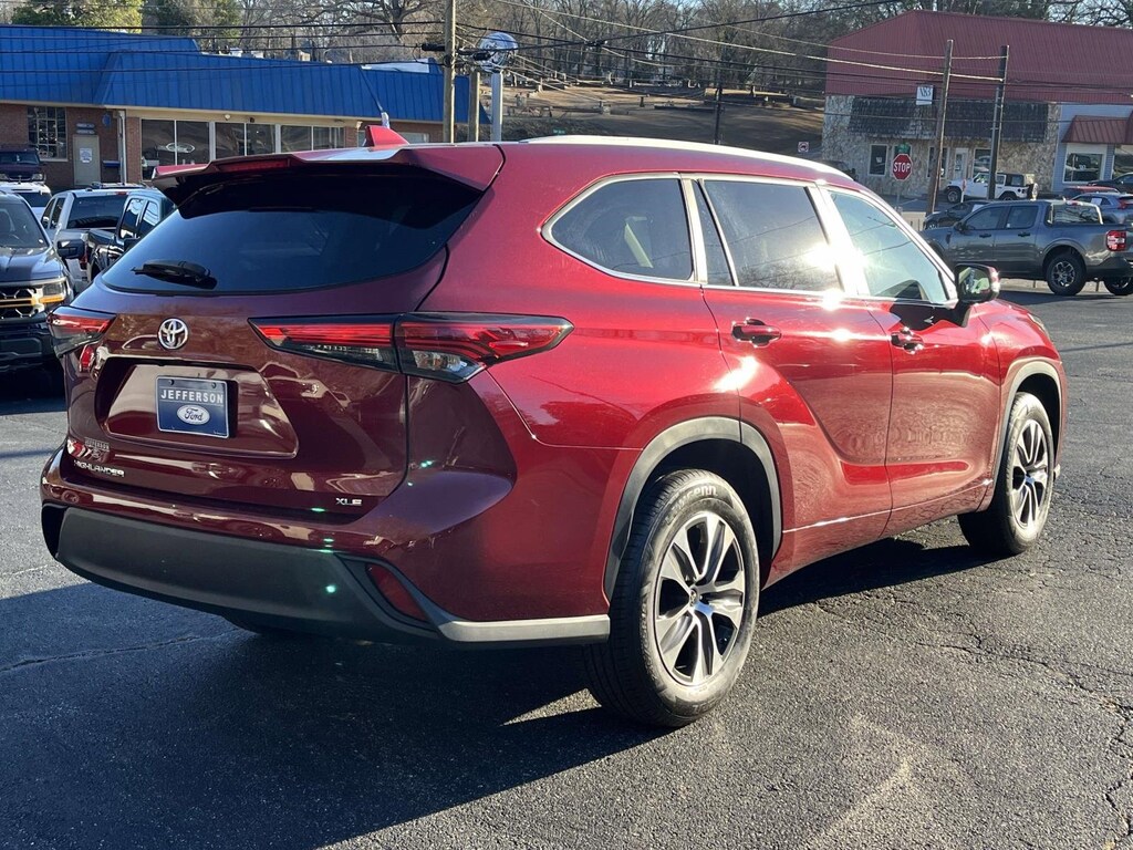 2023 Toyota Highlander L photo 3