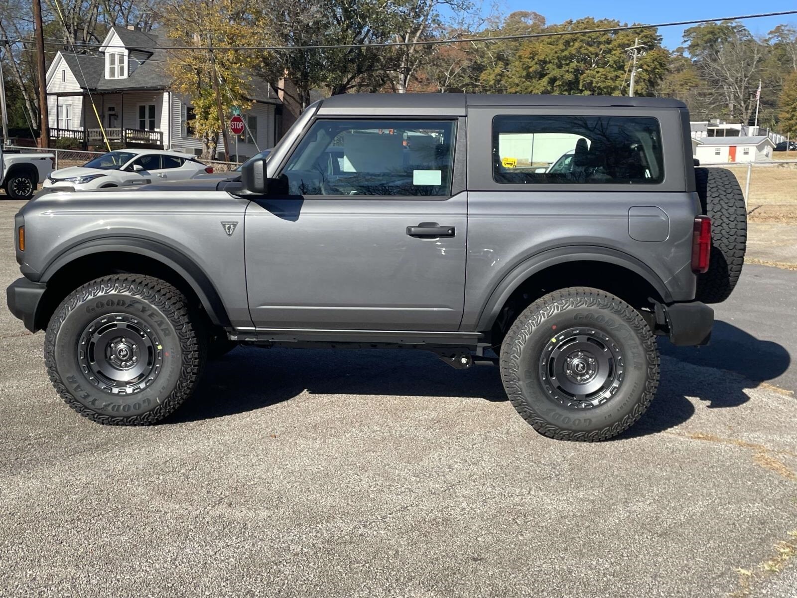 2025 Ford Bronco Base photo 2