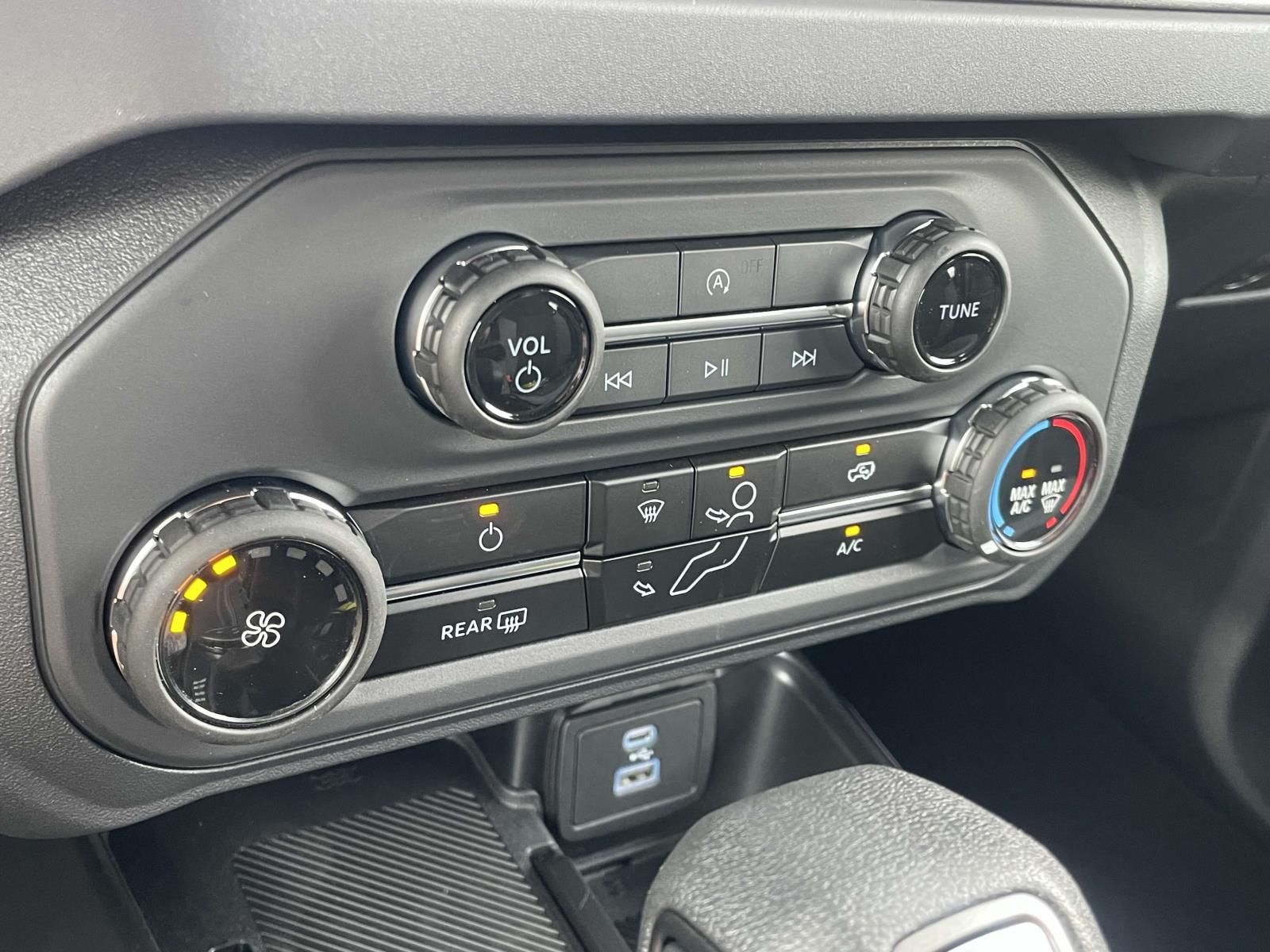 2025 Ford Bronco 4-Door Base - Photo 13