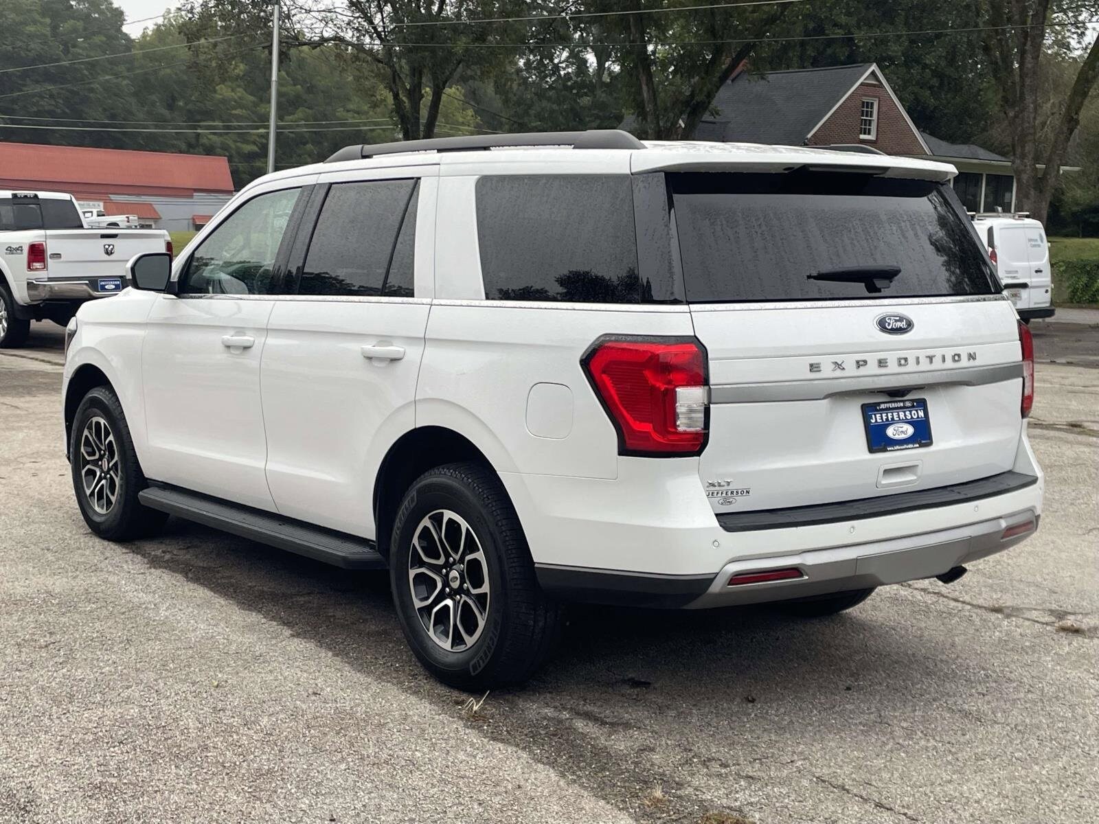2024 Ford Expedition XLT photo 2