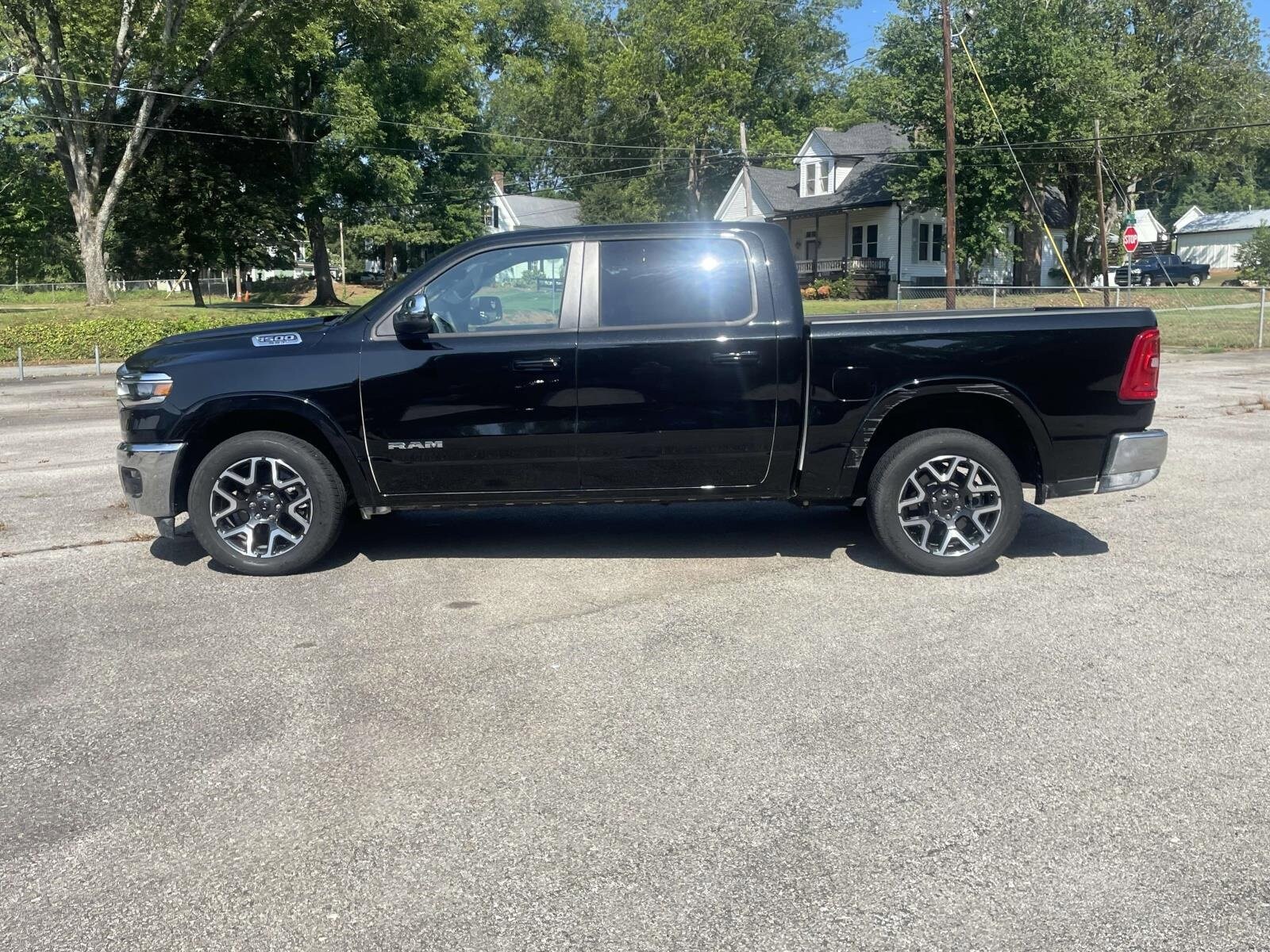 2025 Ram 1500 Laramie photo 3