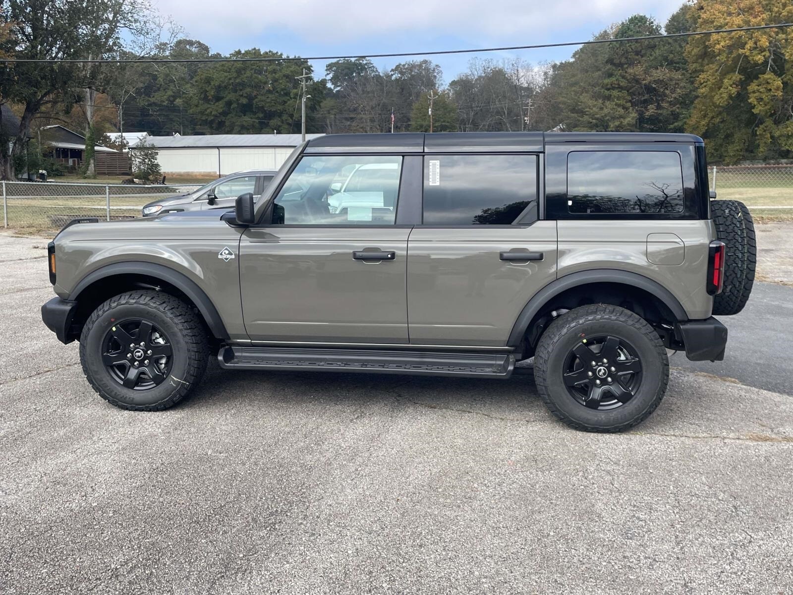 2025 Ford Bronco Outer Banks photo 2