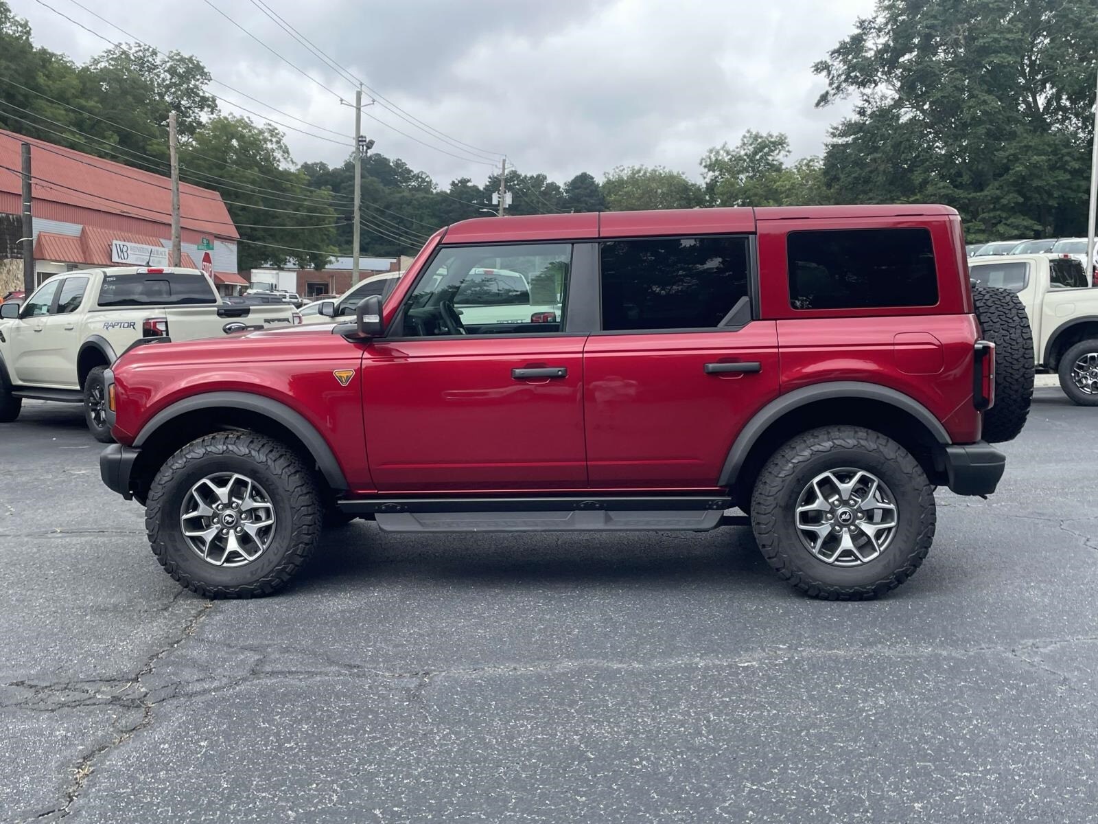 2025 Ford Bronco Badlands photo 2