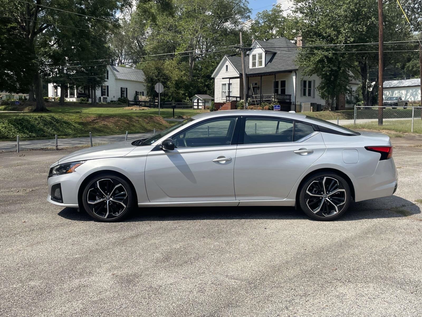 2024 Nissan Altima 2.5 SR photo 2