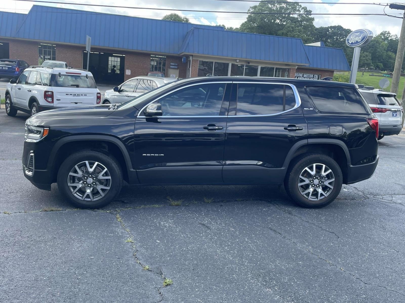 Used 2022 GMC Acadia SLE with VIN 1GKKNKL46NZ157592 for sale in Jefferson, GA