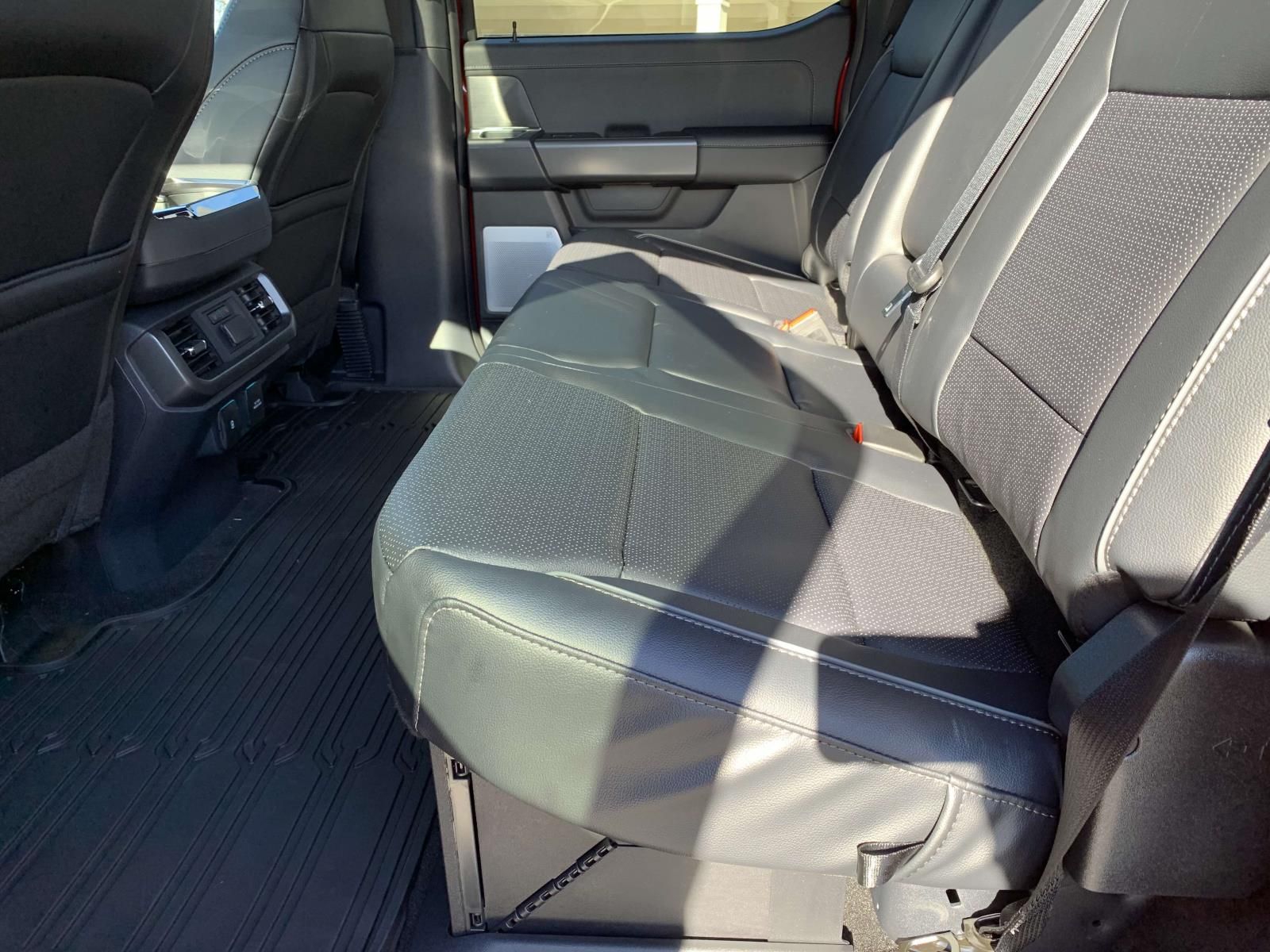 2025 Ford F-150 Lariat - Photo 4