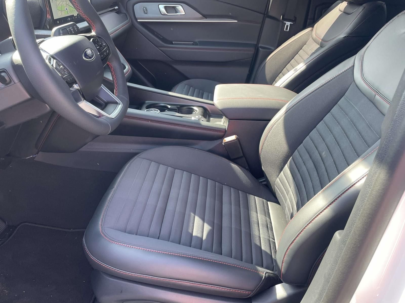 2026 Ford Explorer ST-Line - Photo 9