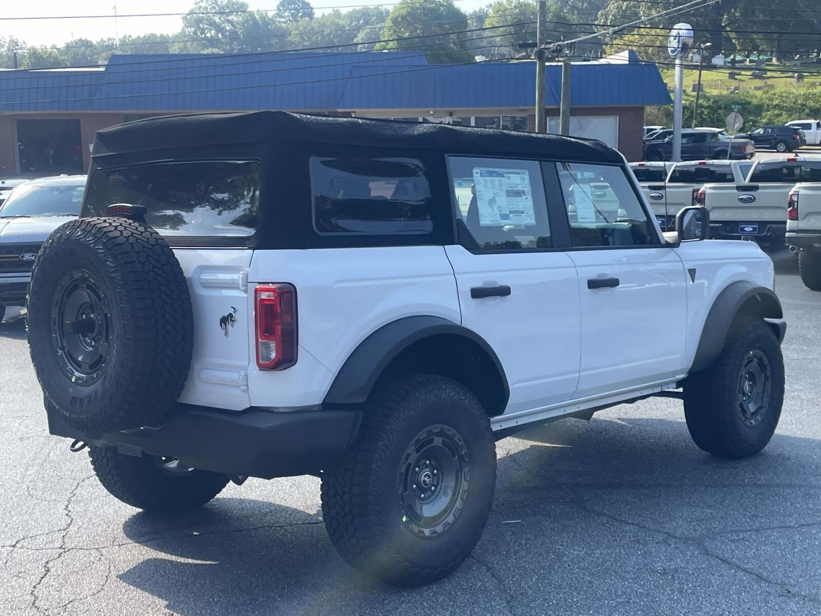 2025 Ford Bronco Base photo 4