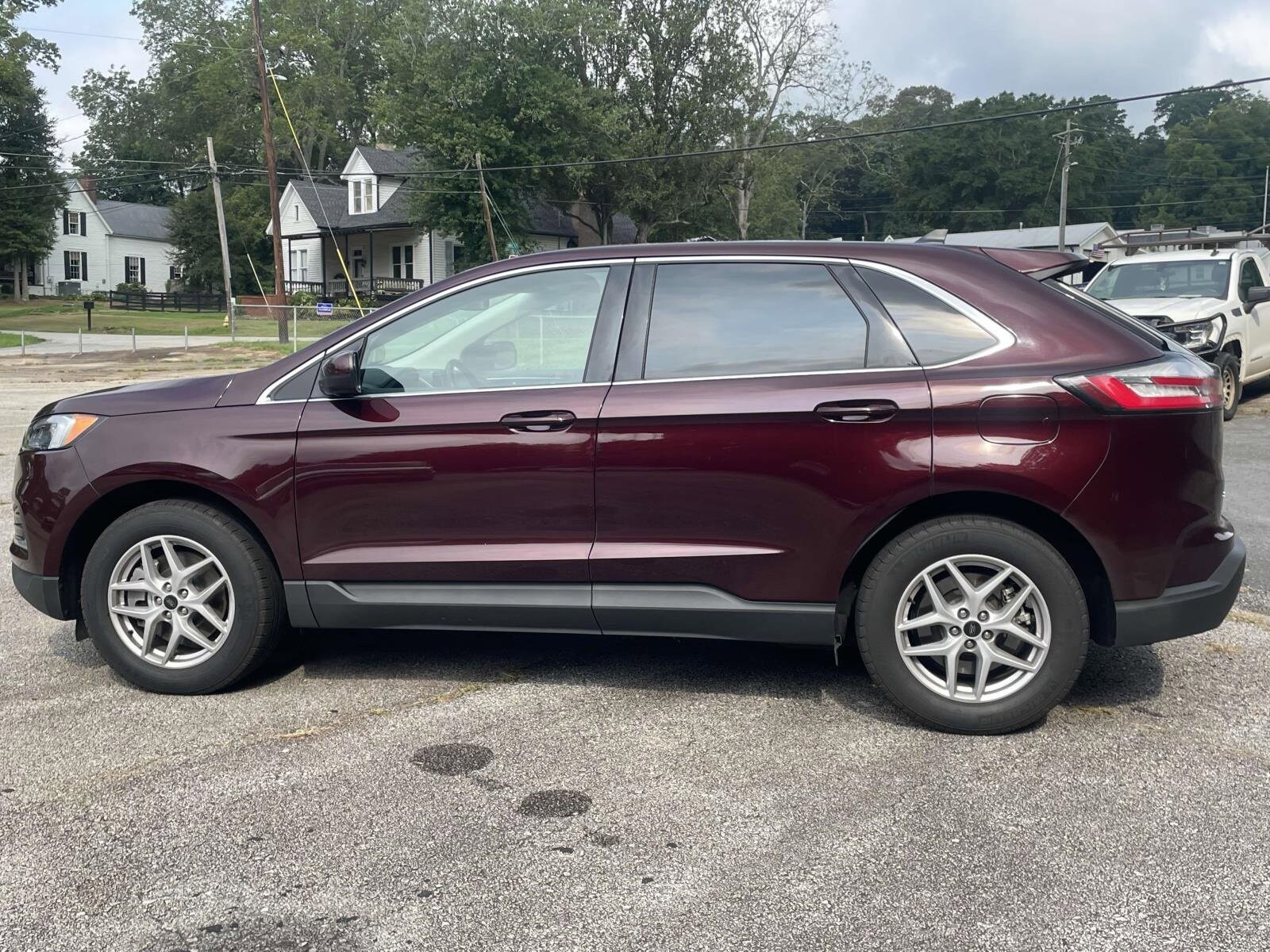2024 Ford Edge SEL photo 2