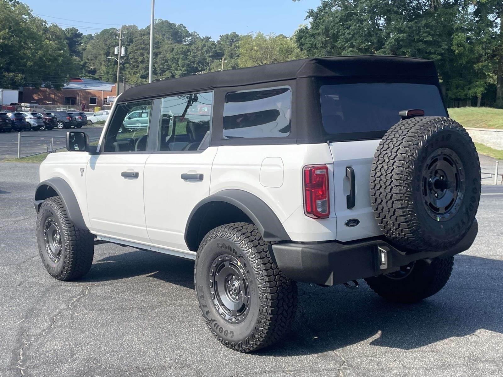 2025 Ford Bronco Base photo 3