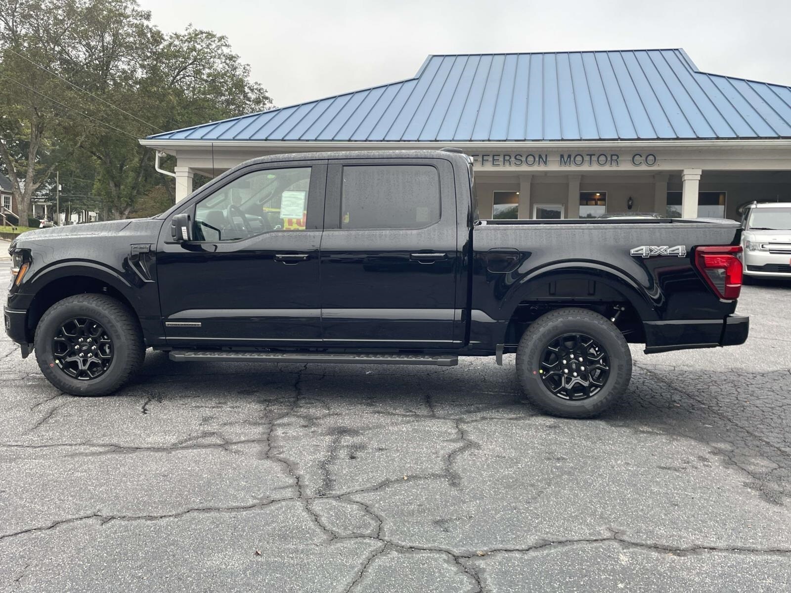 2025 Ford F-150 XLT photo 2