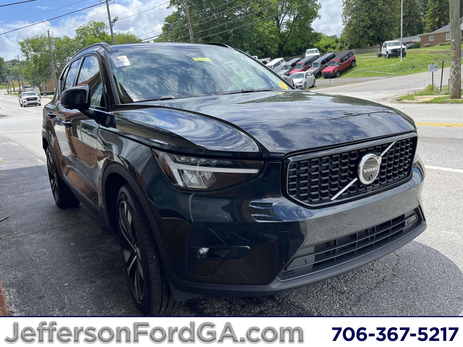 2025 Volvo XC40 B5 Plus Dark AWD's photo