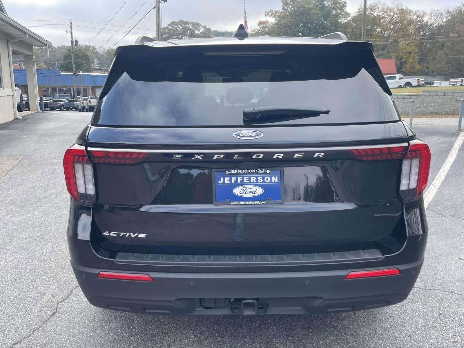 2025 Ford Explorer photo 3