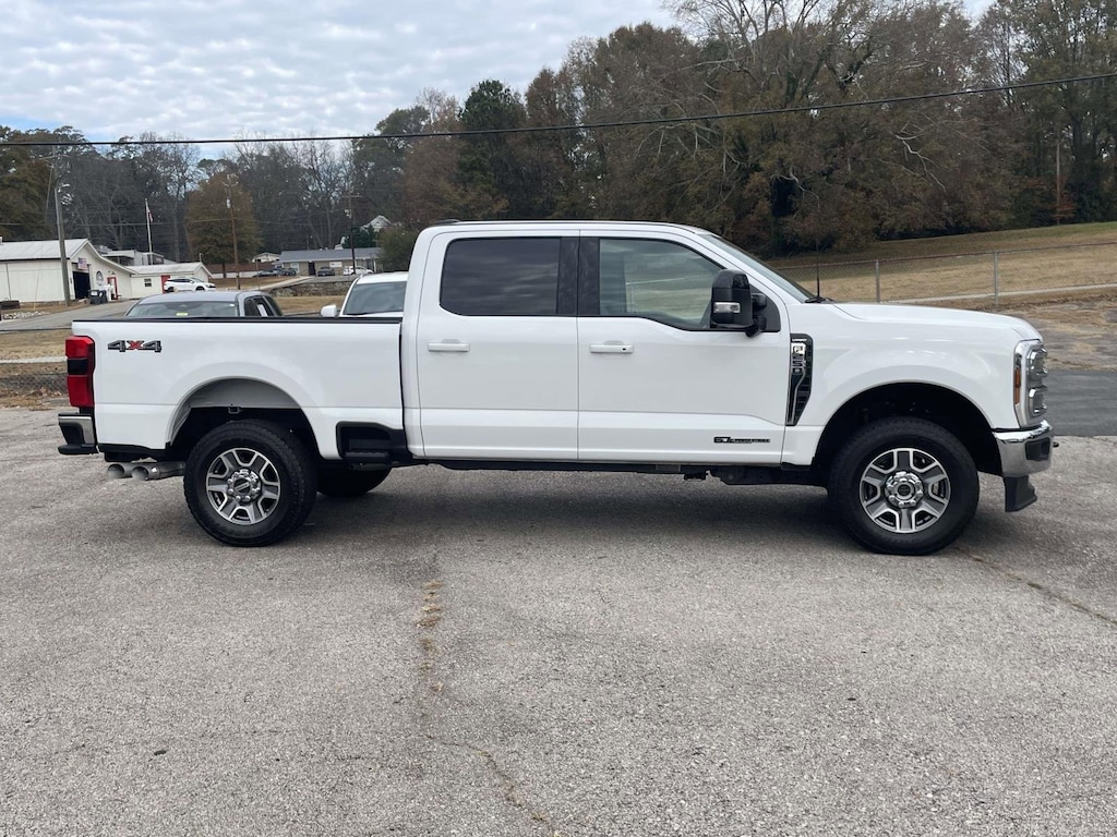 2024 Ford F-250 Lariat photo 2