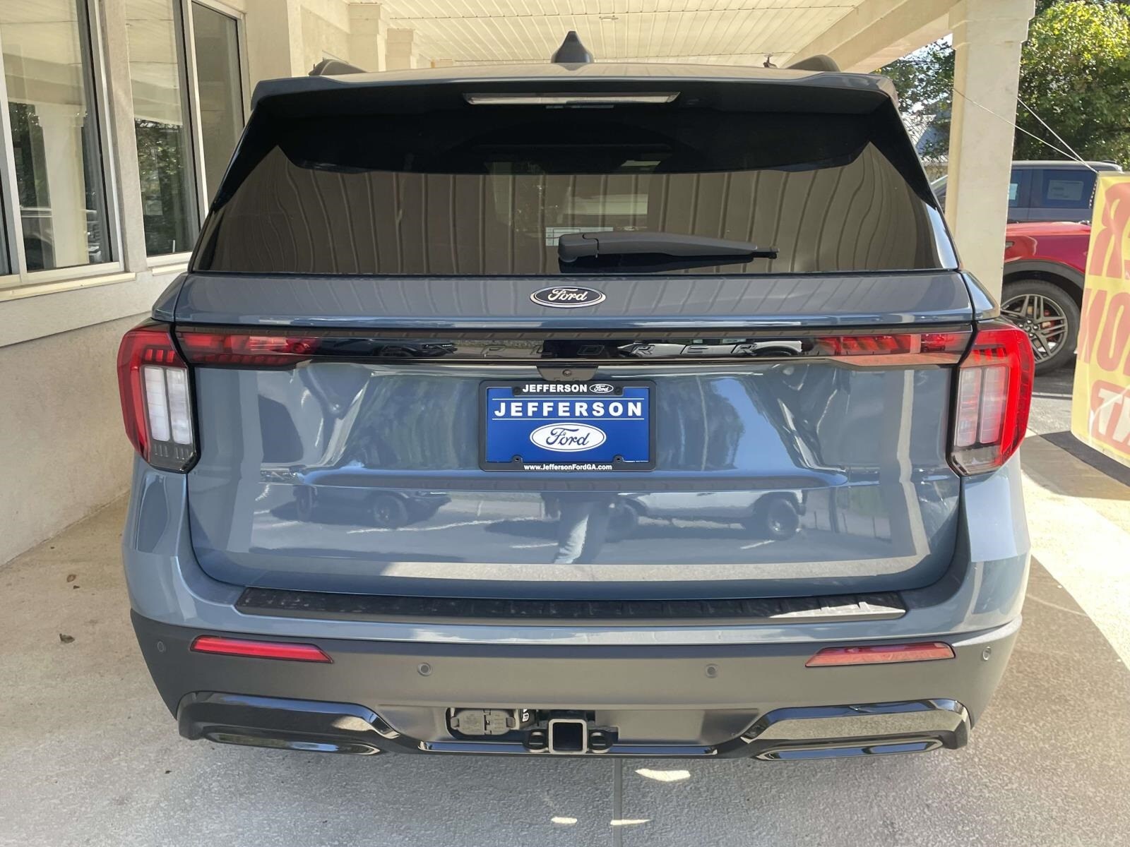 2025 Ford Explorer ST-Line photo 2