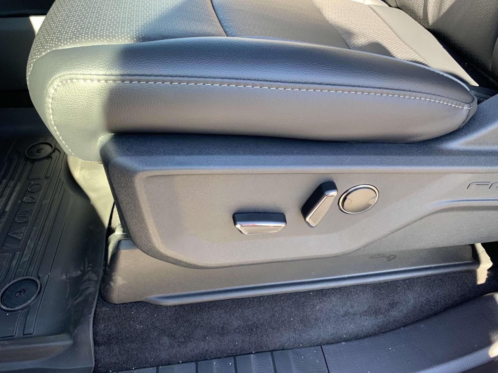 2025 Ford F-150 Lariat - Photo 7