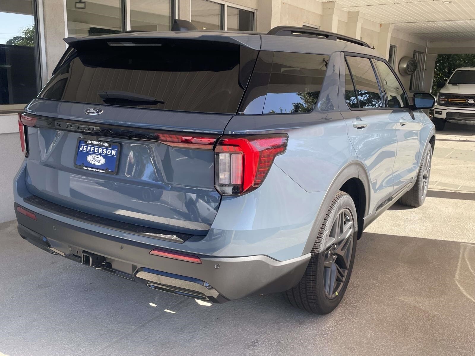 2025 Ford Explorer ST-Line photo 3