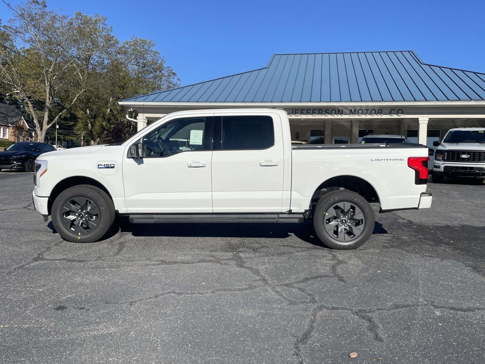 2025 Ford F-150 Lightning photo 2