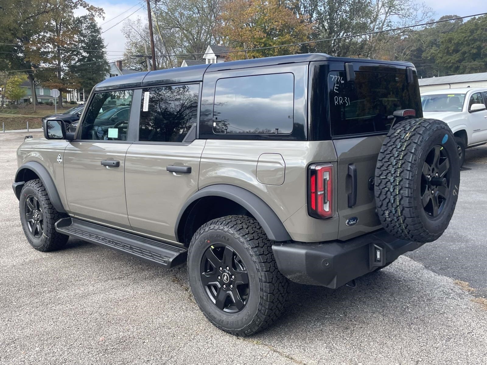 2025 Ford Bronco Outer Banks photo 3