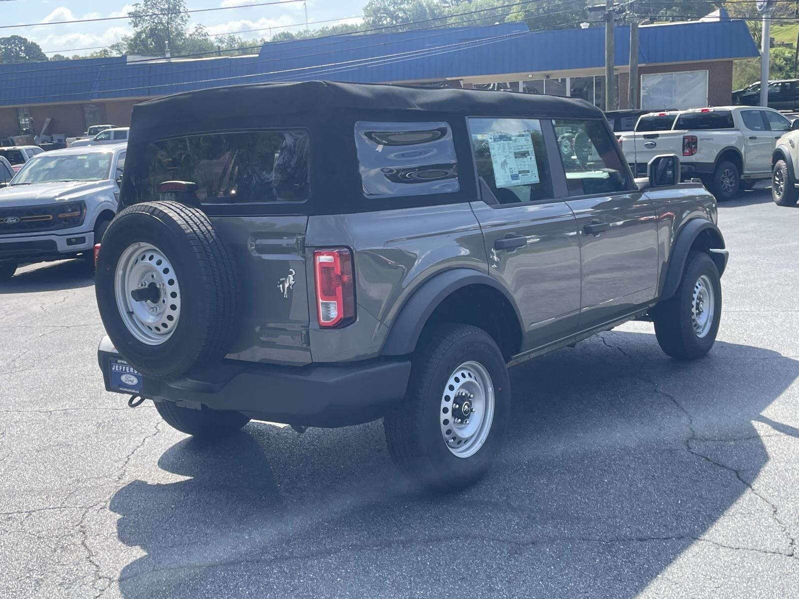 2025 Ford Bronco Base photo 4