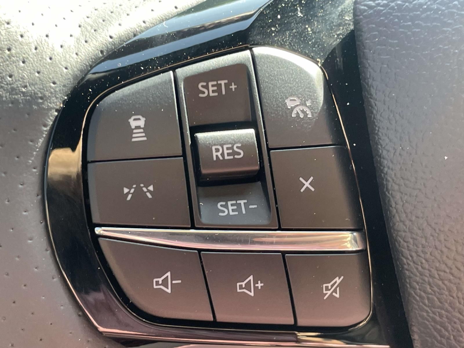 2026 Ford Explorer ST-Line - Photo 17
