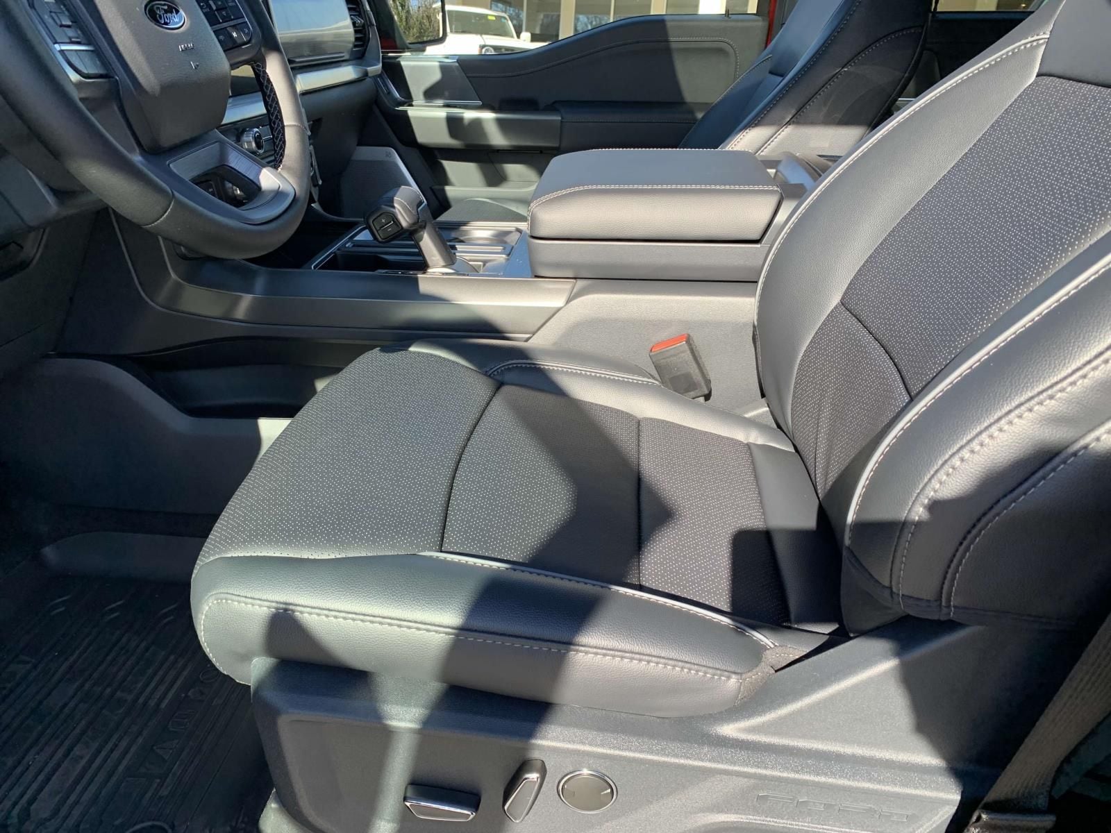 2025 Ford F-150 Lariat - Photo 6