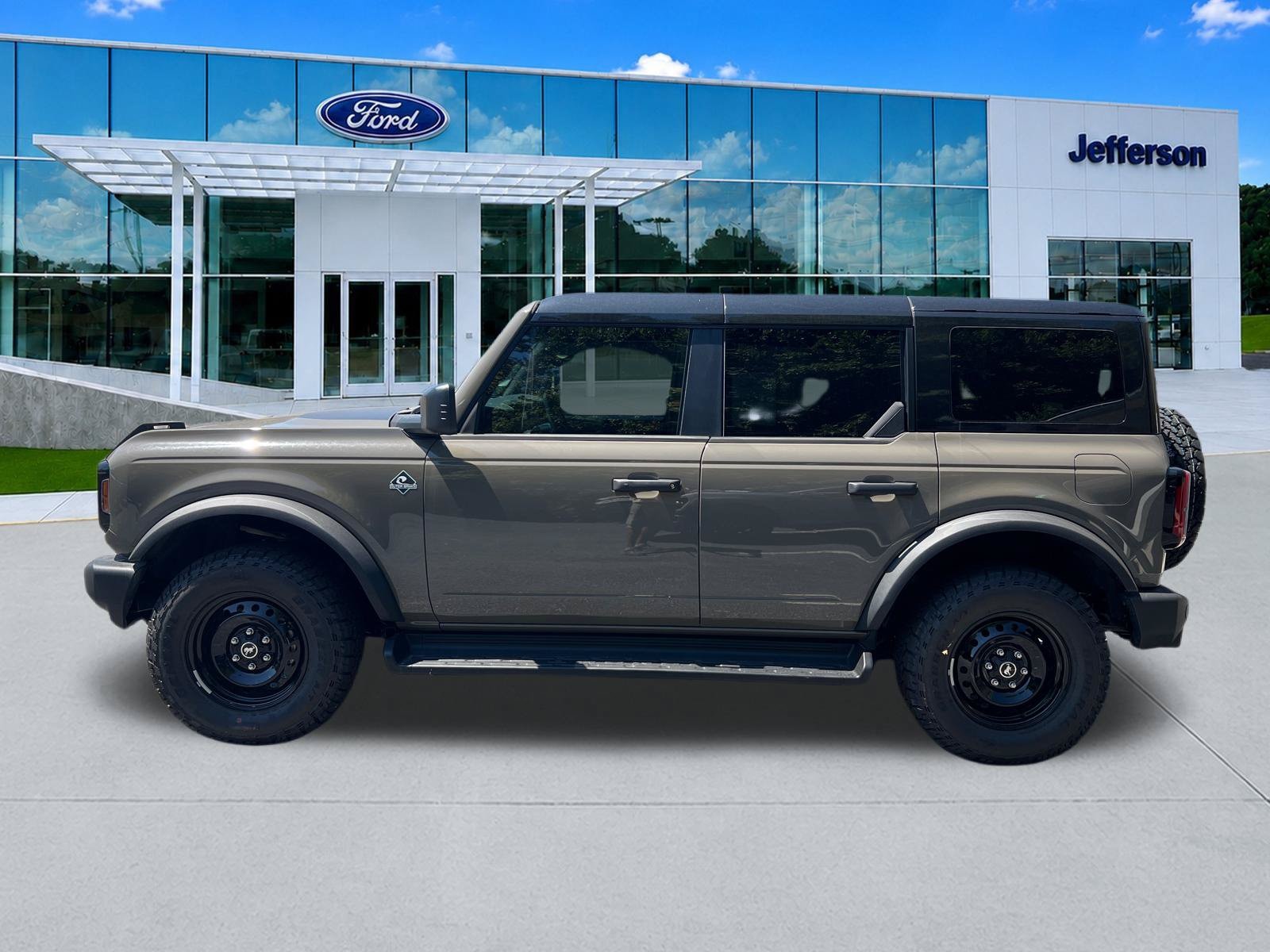 2026 Ford Bronco 4-Door Outer Banks - Photo 4