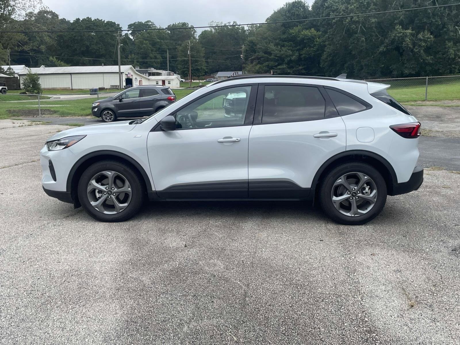 2025 Ford Escape ST-Line photo 2