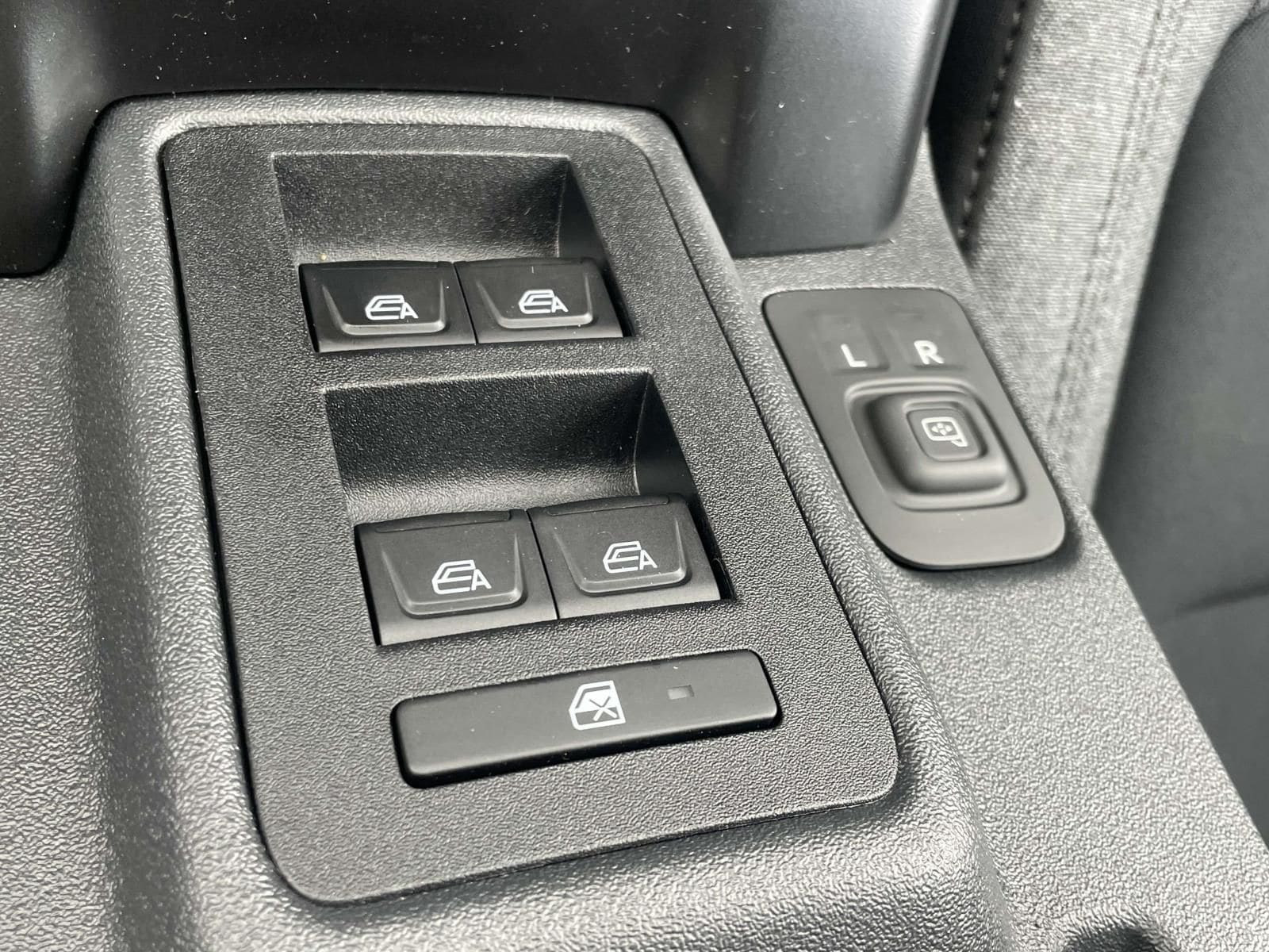 2025 Ford Bronco 4-Door Base - Photo 16