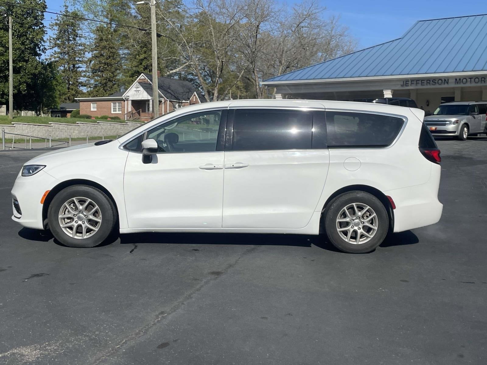 Used 2023 Chrysler Pacifica Touring L with VIN 2C4RC1BG4PR597152 for sale in Jefferson, GA