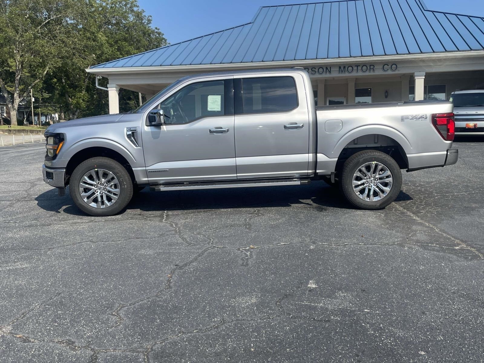 2025 Ford F-150 XLT photo 2