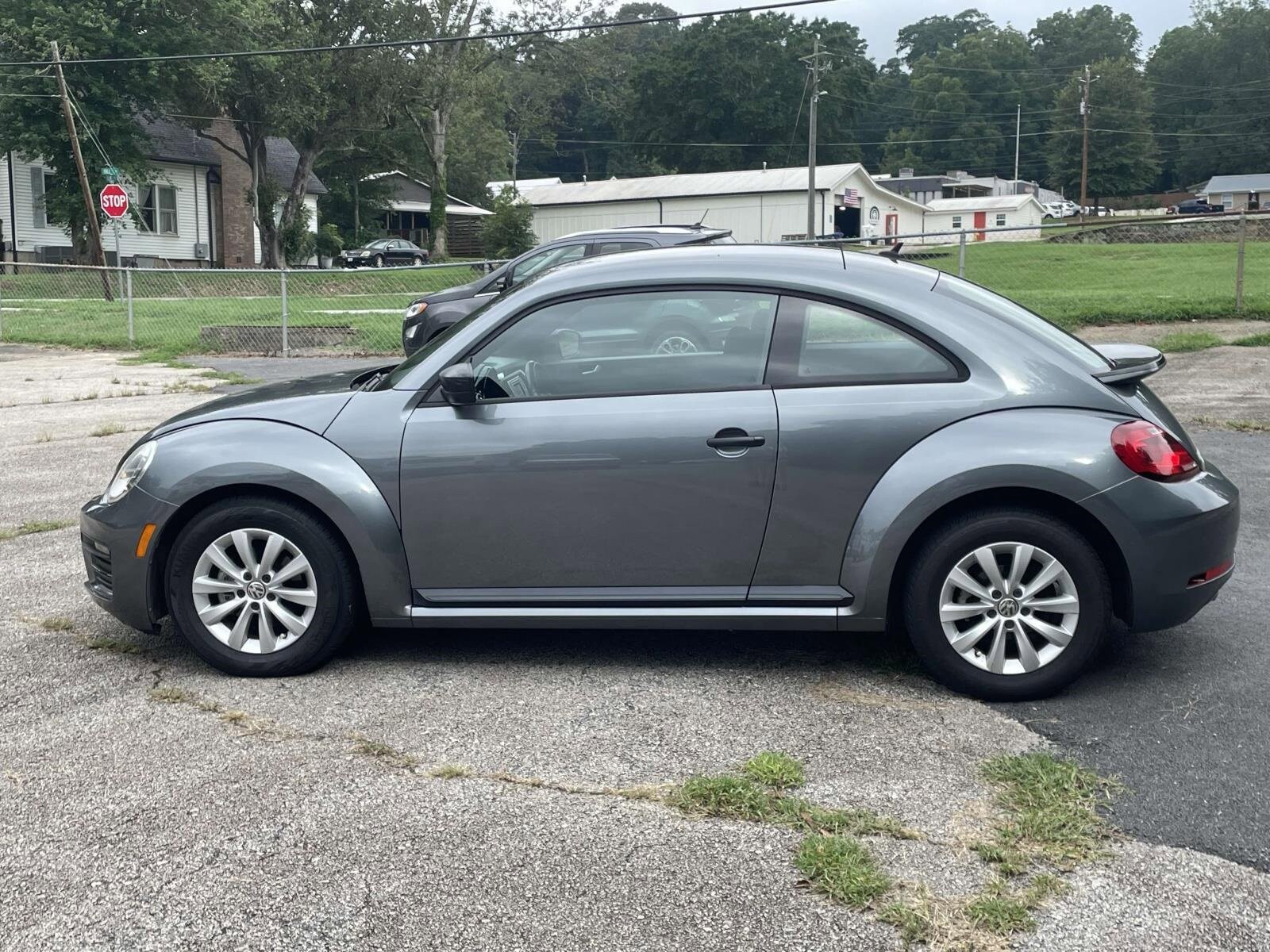 2017 Volkswagen Beetle 1.8T Classic photo 2