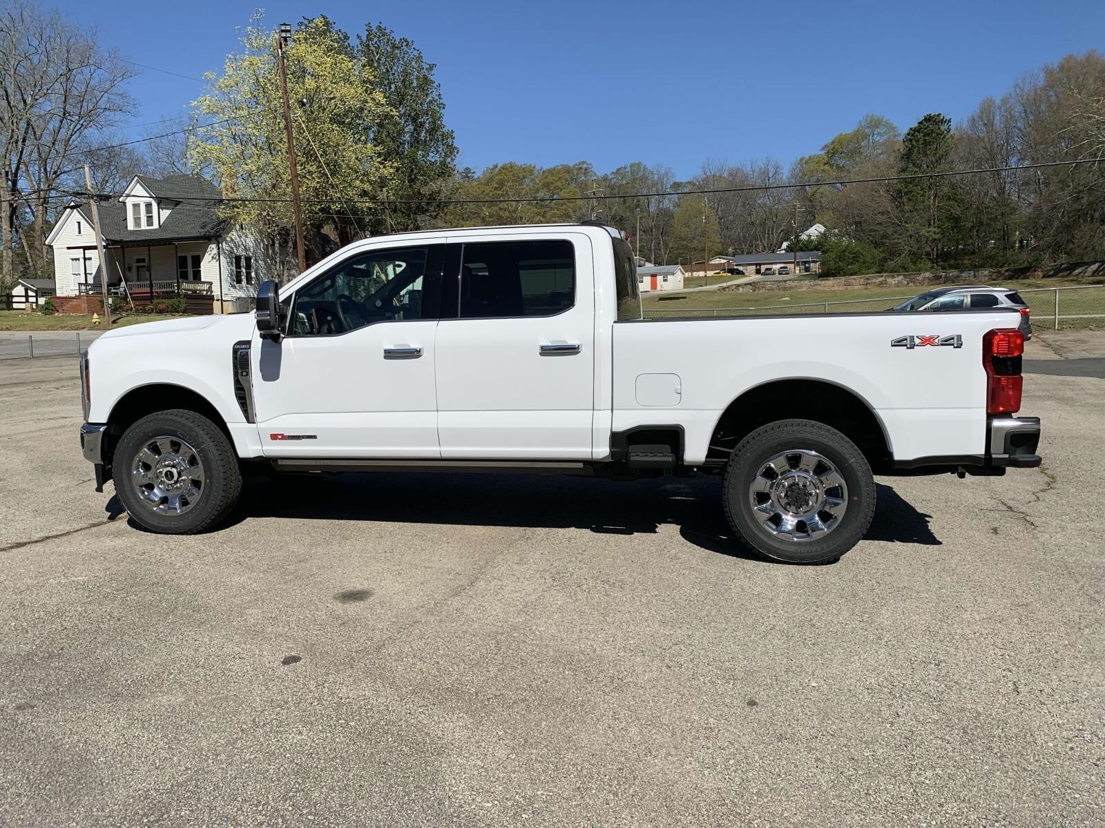 2025 Ford F-250 photo 2